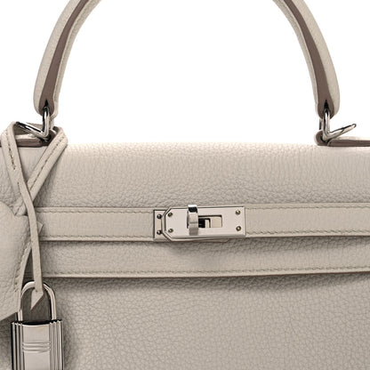 Togo Kelly Retourne 25 Beton